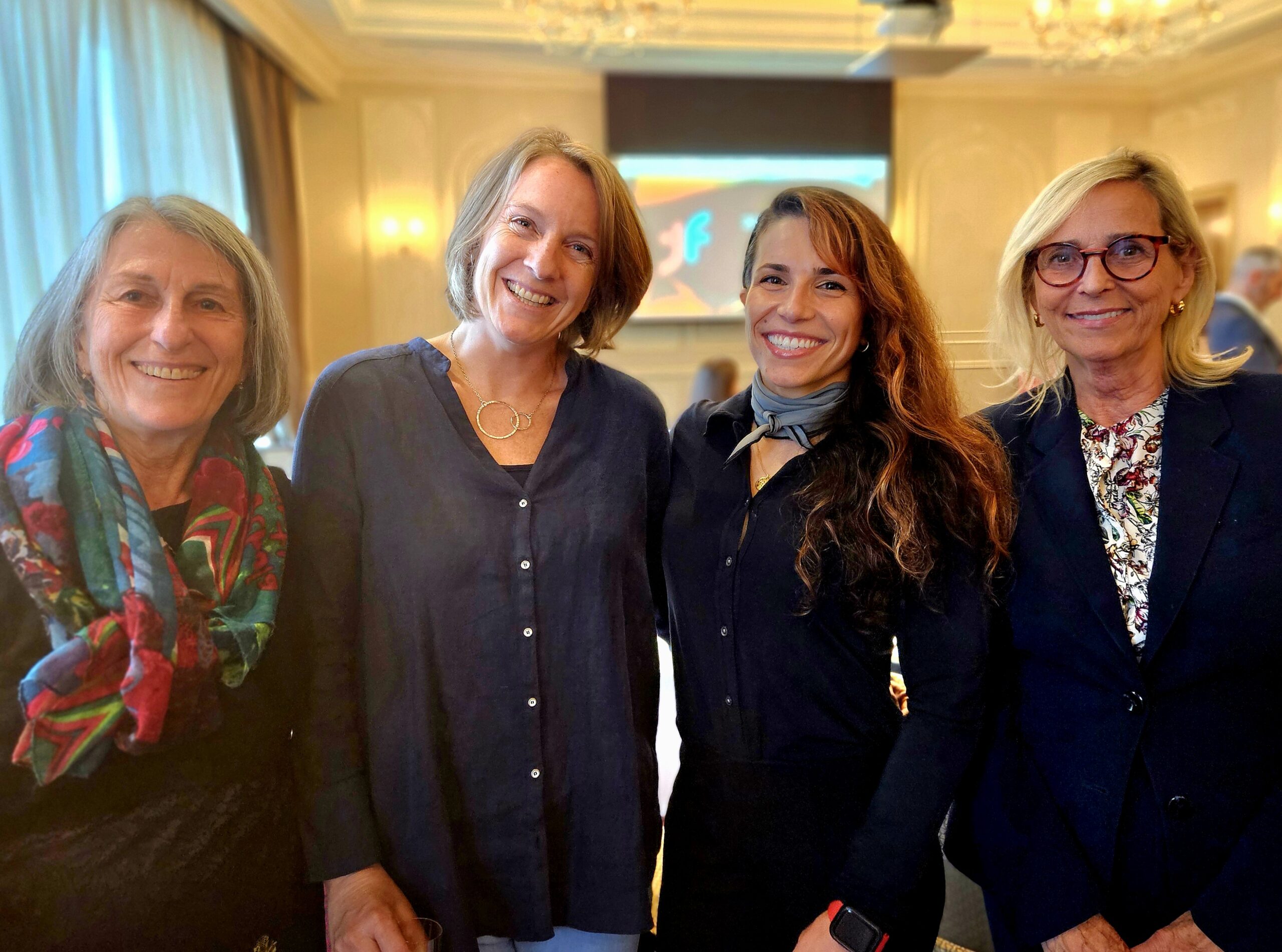 Quatre interprètes judiciaires membres de L'AJEFCB: Joëlle, Olivia, Alexandra et Colette